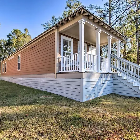 Chic Cottage Retreat With Grill, 2 Mi To Msu!